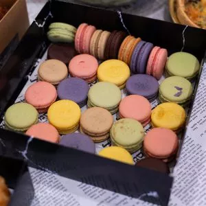 מגש מקרון במגוון טעמים